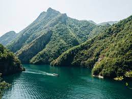  جدول سياحي البانيا